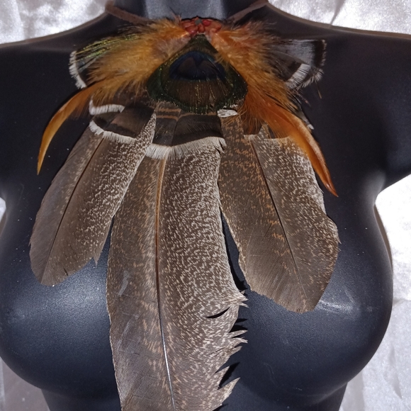 Handcrafted Beautiful featherstone and clay neckwear with leather strap - Picture 5 of 5